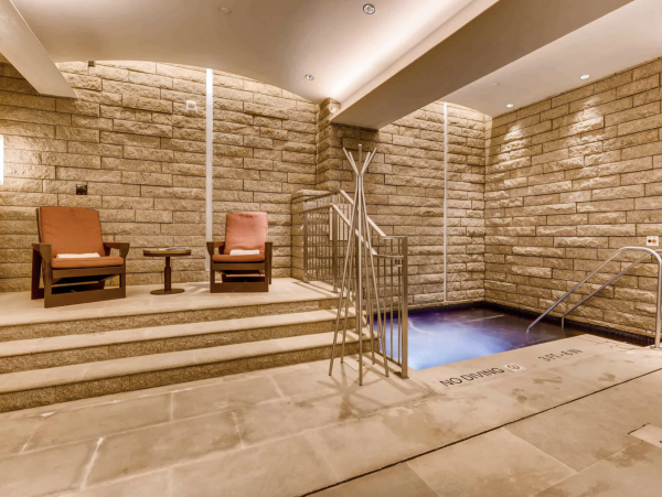 Lavish Penthouse Located in the Center of Vail village